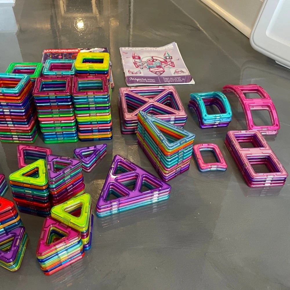 Magformers shapes plastic extras
